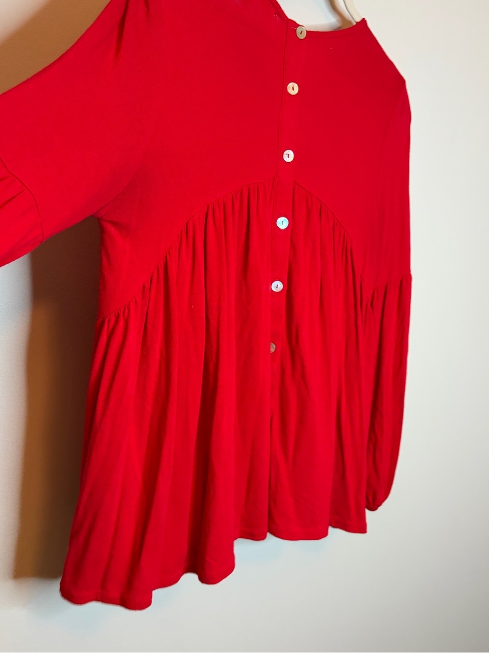 Eri + Ali Women's Red V-Neck Long Sleeve Pleated Tunic Top - Picture 6 of 8